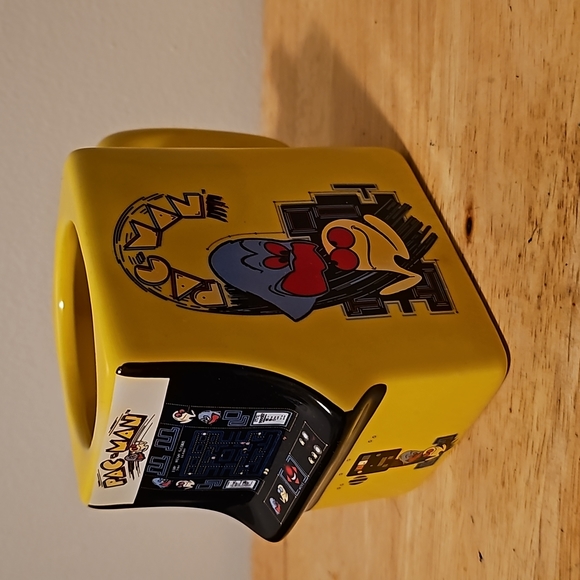 Pac-Man Shaped Mug, Ceramic, Multi-Colour, 14 x 8 x 11 cm - Picture 3 of 7